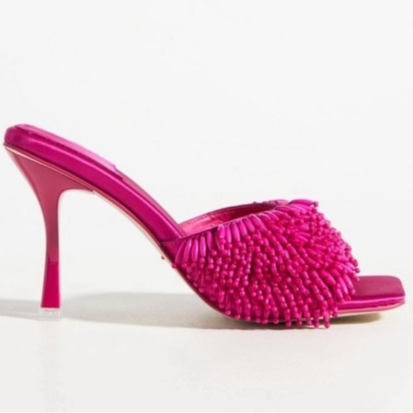 Jeffrey Campbell Kinsley Beaded Heels -
Size 6.5
In excellent like-new condition - Picture 2 of 7